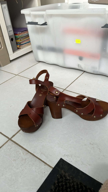 Chaussures �t� 20� la paire 20 Sarzeau (56)