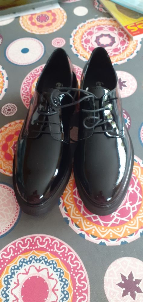 Chaussures plates �  lacets de ville 40 Vignes (64)