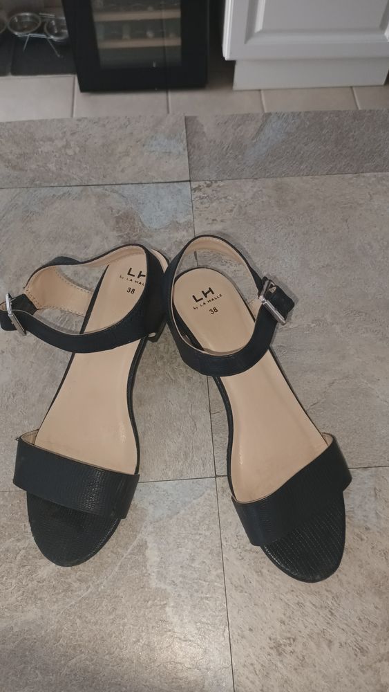 Chaussures pour l �t� 6 Brignoles (83)