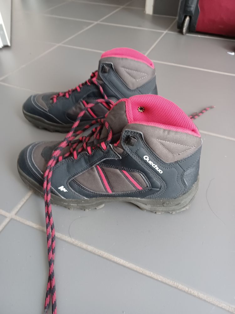 CHAUSSURES DE RANDONNEE FEMME T40 12 Ternay (69)