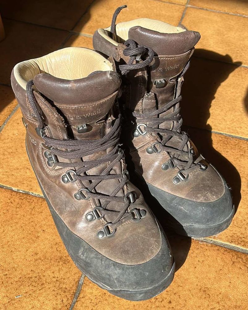 Chaussures randonn�e EU 38 UK 5 montagne solides 25 Barcelonnette (04)