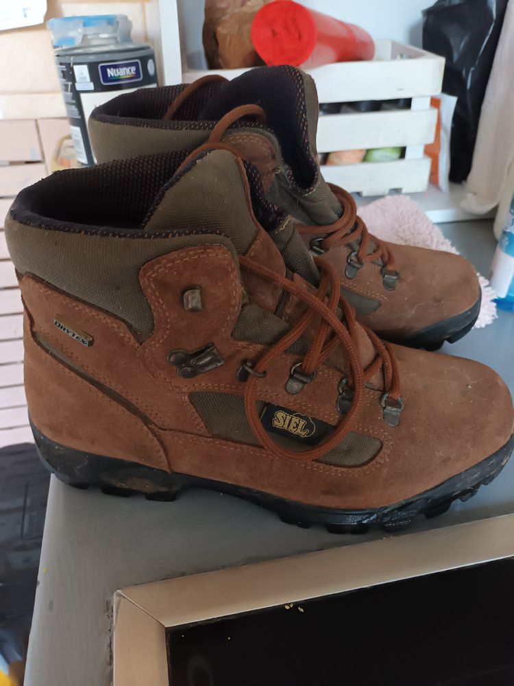 Chaussures de randonn�e montagne - pointure 40 100 Saint-Michel-sur-Orge (91)