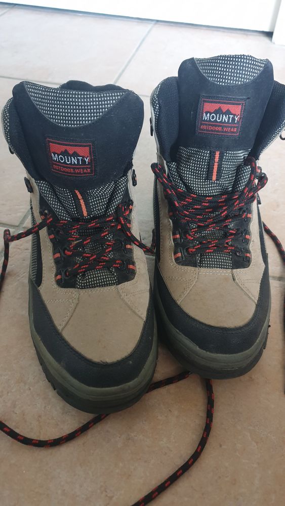 chaussures randonnée Mounty Outdoor wear  Mixte.
25 Saint-Cyprien (66)