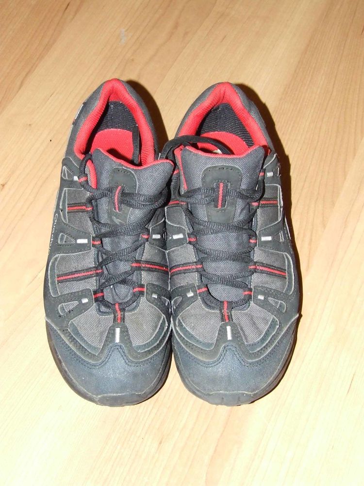 Chaussures de randonnée Quechua, Novadry, Pointure 39, TBE 8 Bagnolet (93)