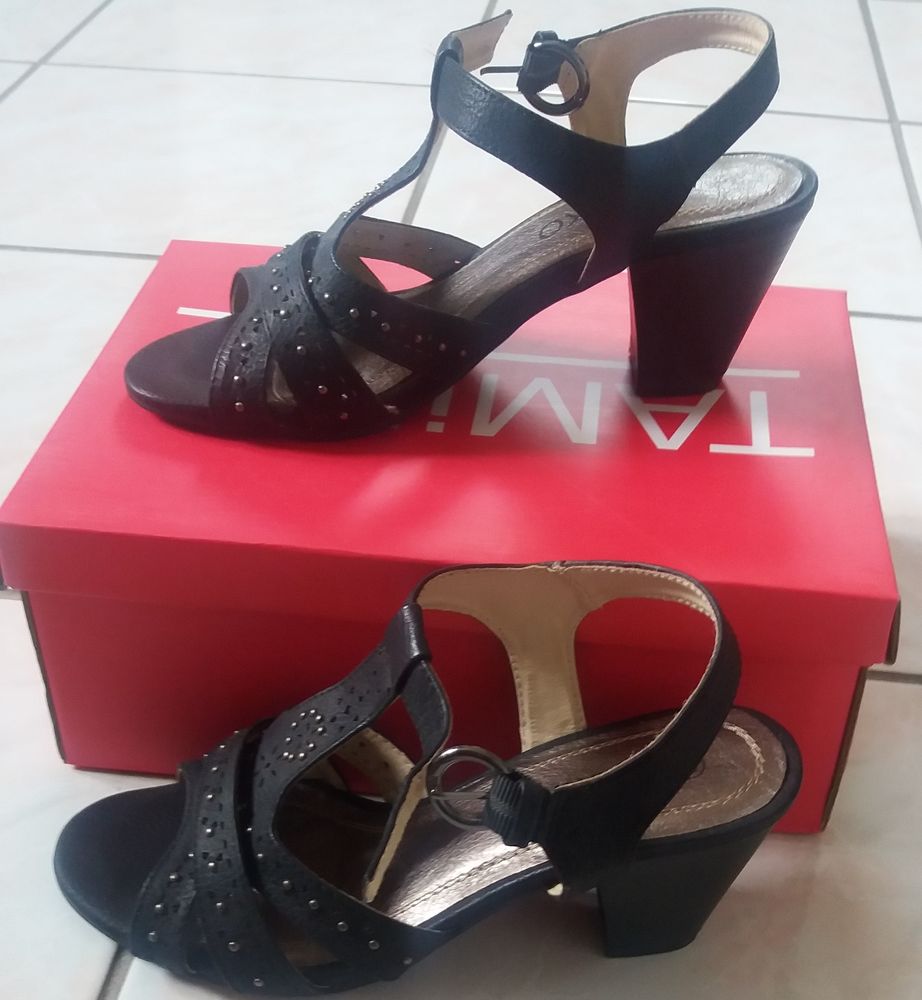 Chaussures sandales Mode noire gros talons compensées P 36  15 Domart-en-Ponthieu (80)
