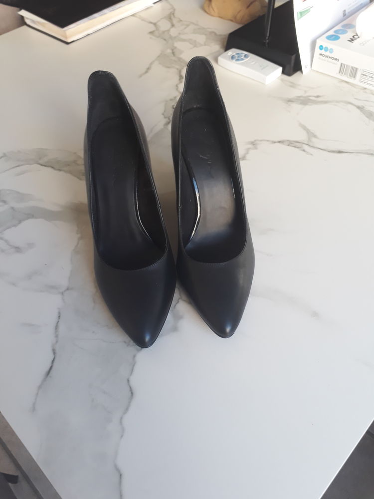 Chaussures  sarenza  neuves 40 Nice (06)