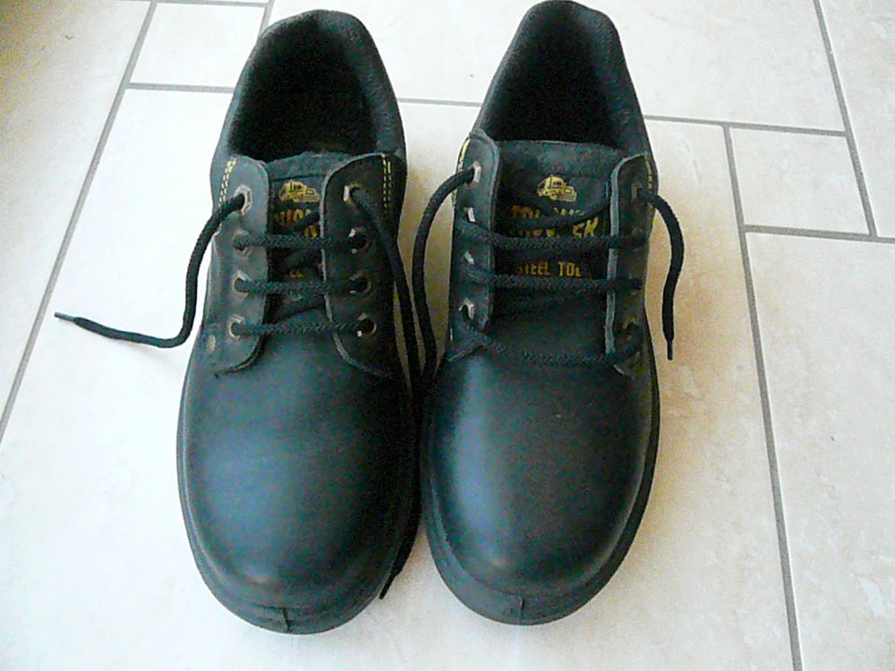 Chaussures de s�curit� Marque Trucker 40 Franqueville-Saint-Pierre (76)