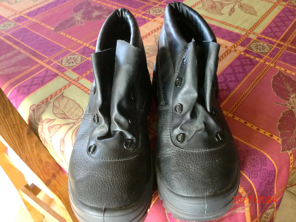 chaussures de s�curit� montantes P45 25 Merville (59)