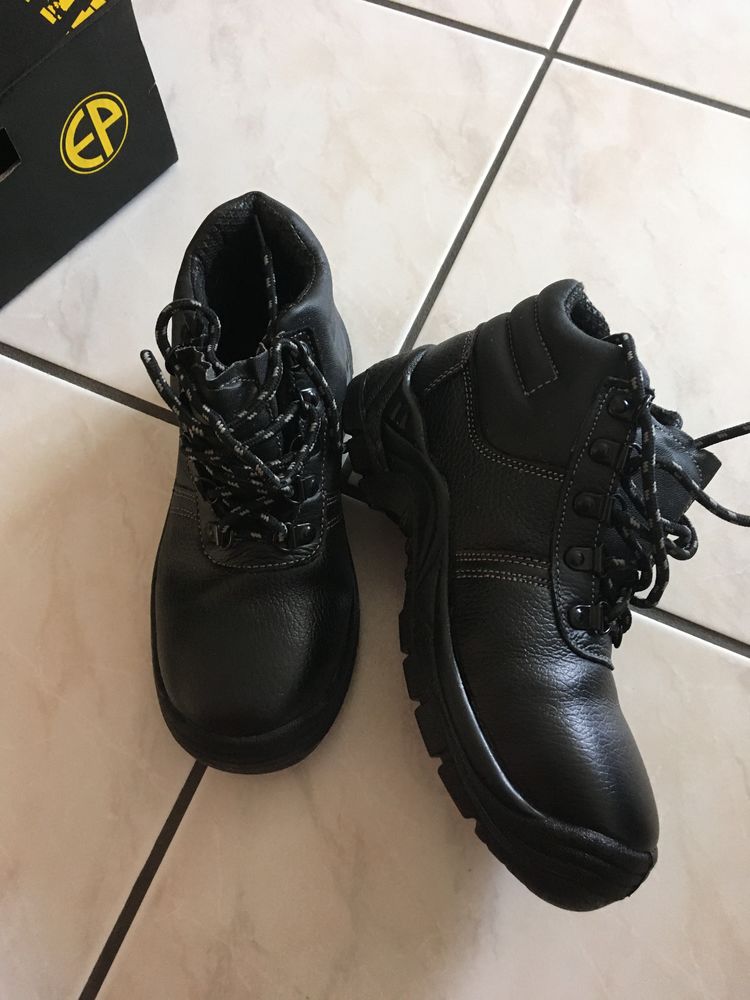chaussures de s�curit� neuves pointure 36  marque EP model m 10 Thionville (57)