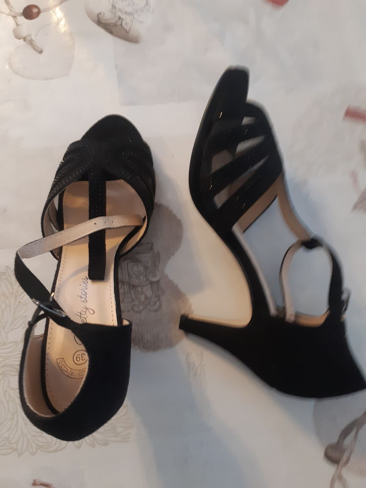  chaussures d soirée neuves femmes taille 39 noire à talon 30 Montbéliard (25)