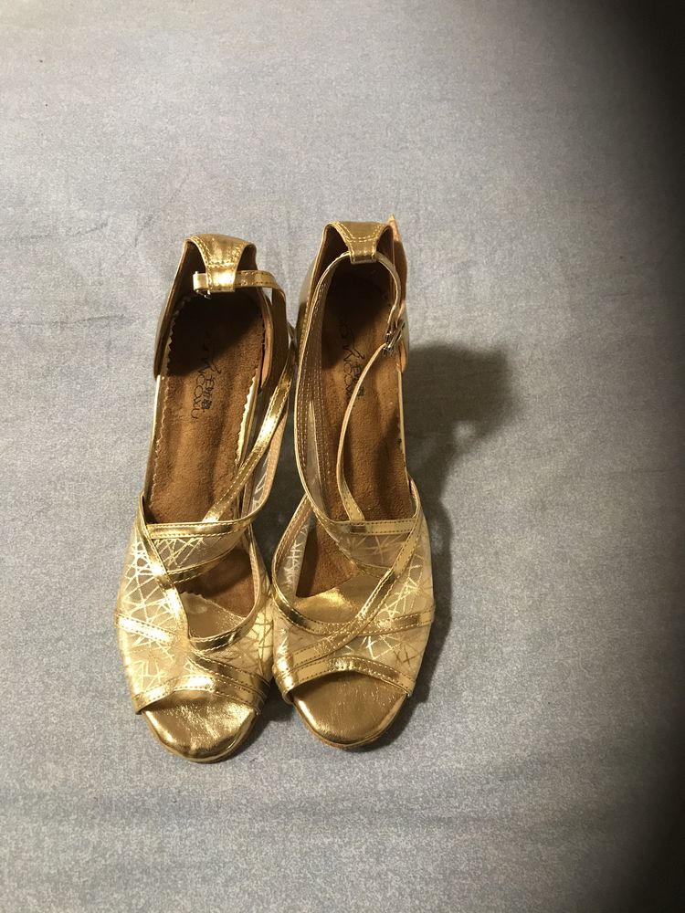 Chaussures sp�ciales tango neuves dor� . 50 Paris 20 (75)