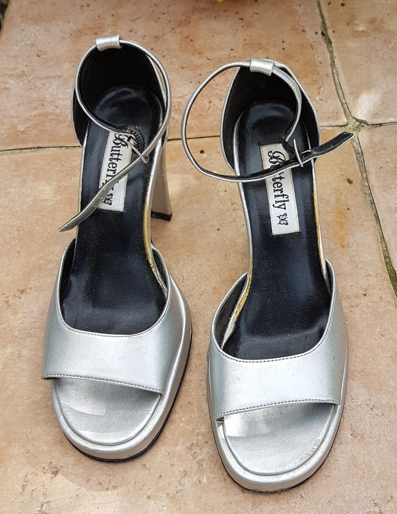chaussures � talons  argent  15 Les Essarts-le-Roi (78)