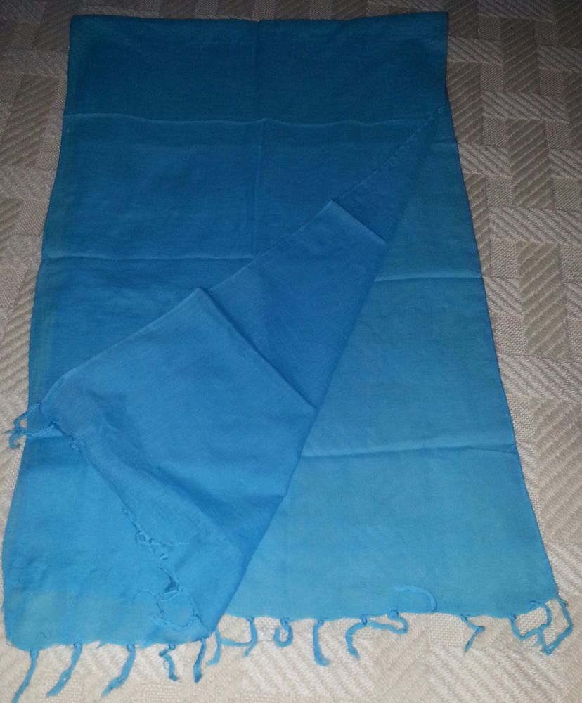 Chèche (ou foulard) en coton, de couleur turquoise.
Neuf 2 Narbonne (11)