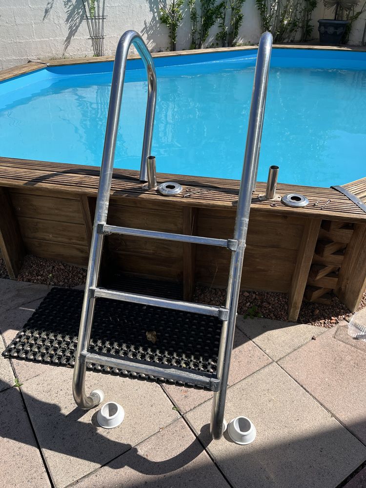 ��CHELLE DE PISCINE INOX 3 marches 30 L�zignan-Corbi�res (11)