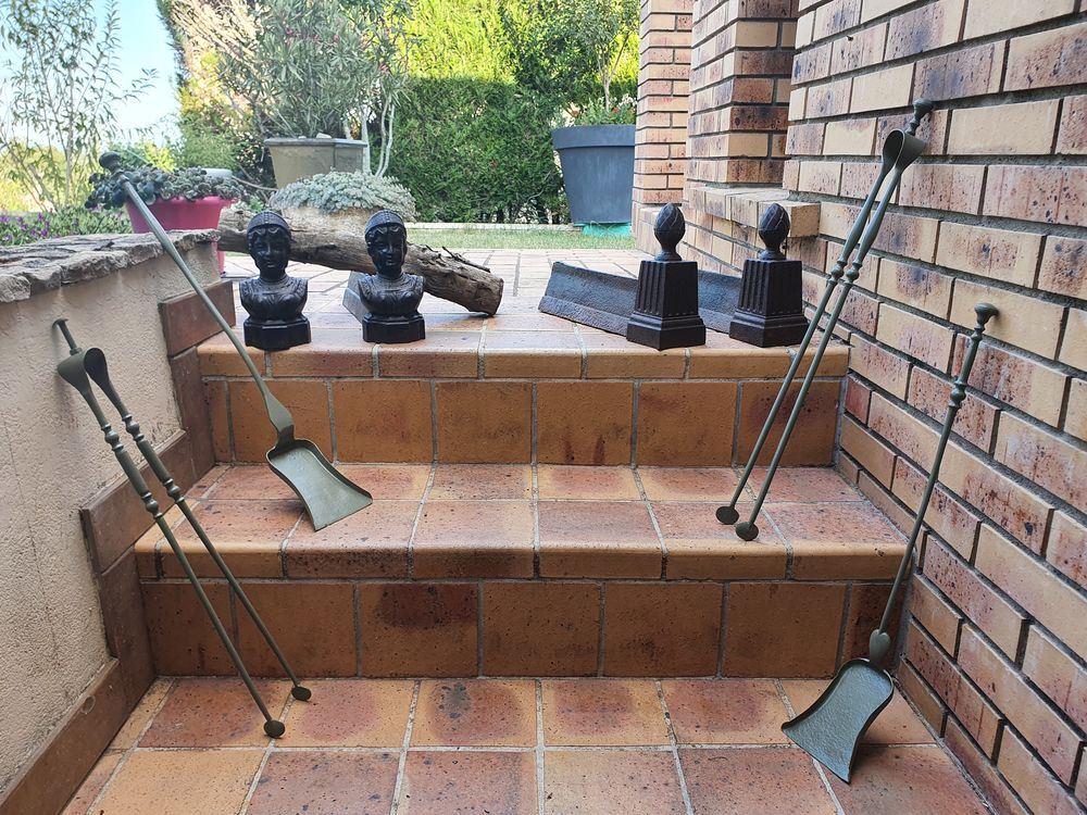 CHEMIN�E - FOYER - CHENETS + OUTILS 2 FOYER 8 Blanzat (63)