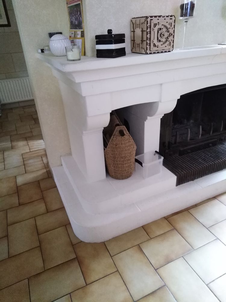 chemin�e en pierre de tuffeau. 350 St Hilaire St Florent (49)