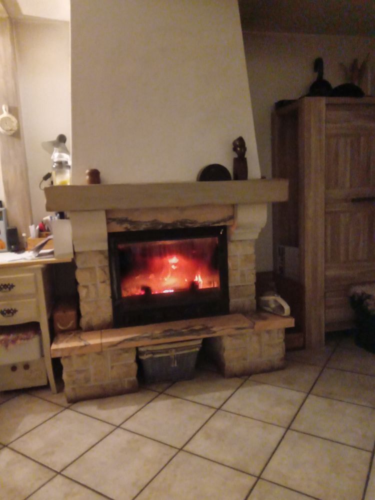 Chemin�e en tr�s bon �tat 580 Ugine (73)