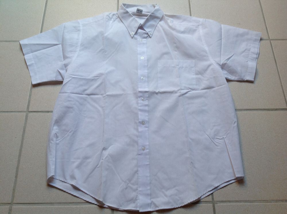 CHEMISE BLANCHE MANCHES COURTES TAILLE L Envoi possible
7 Tr�gunc (29)
