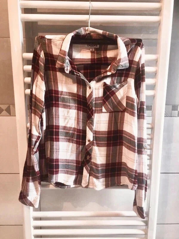 Chemise Creeks 14 ans en parfait �tat � 6 euros
6 Montr�al (32)