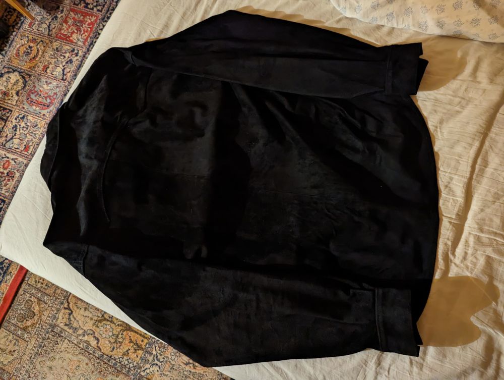 Chemise en daim taille XXS avec boutons nacre. 280 Boulogne-Billancourt (92)