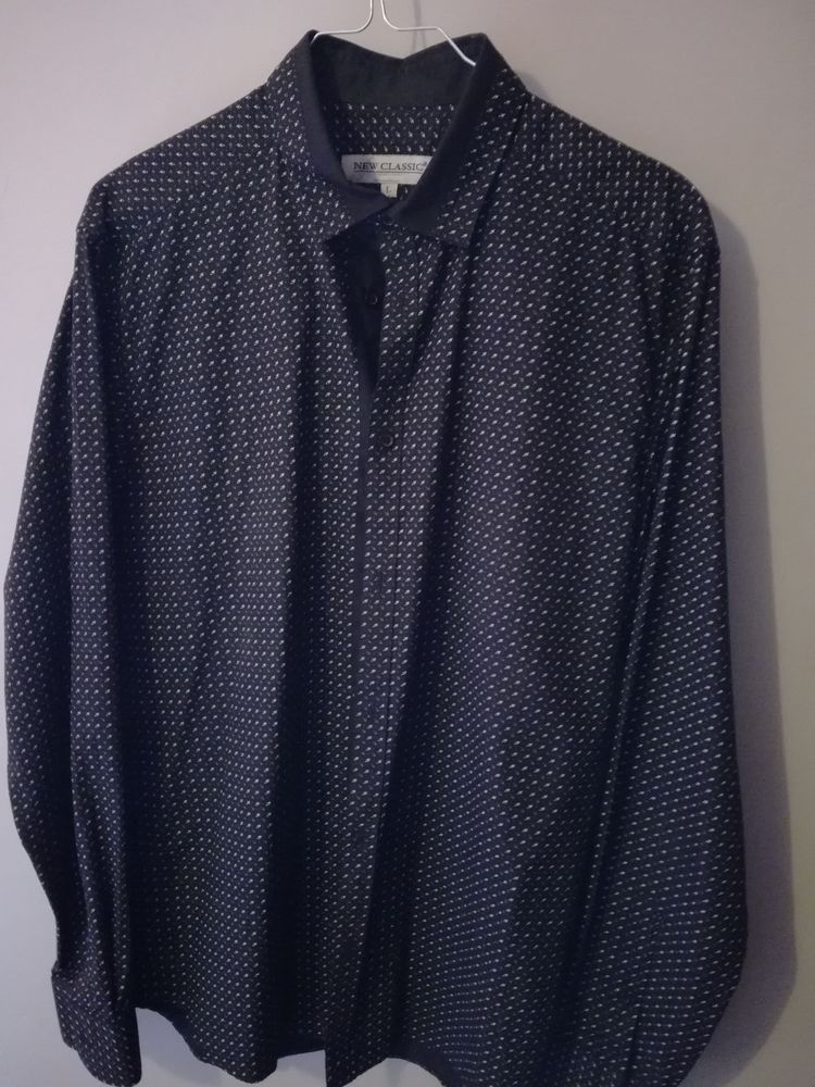 CHEMISE HOMME NOIR ET BLANCHE
MANCHE LONGUES
TAILLE L
15 Villeneuve-Tolosane (31)