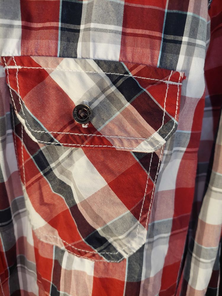 Chemise manche longue �  carreaux L 5 Toulon (83)