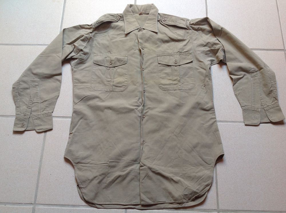 CHEMISE MANCHES LONGUES TAILLE M Envoi Possible
4 Tr�gunc (29)