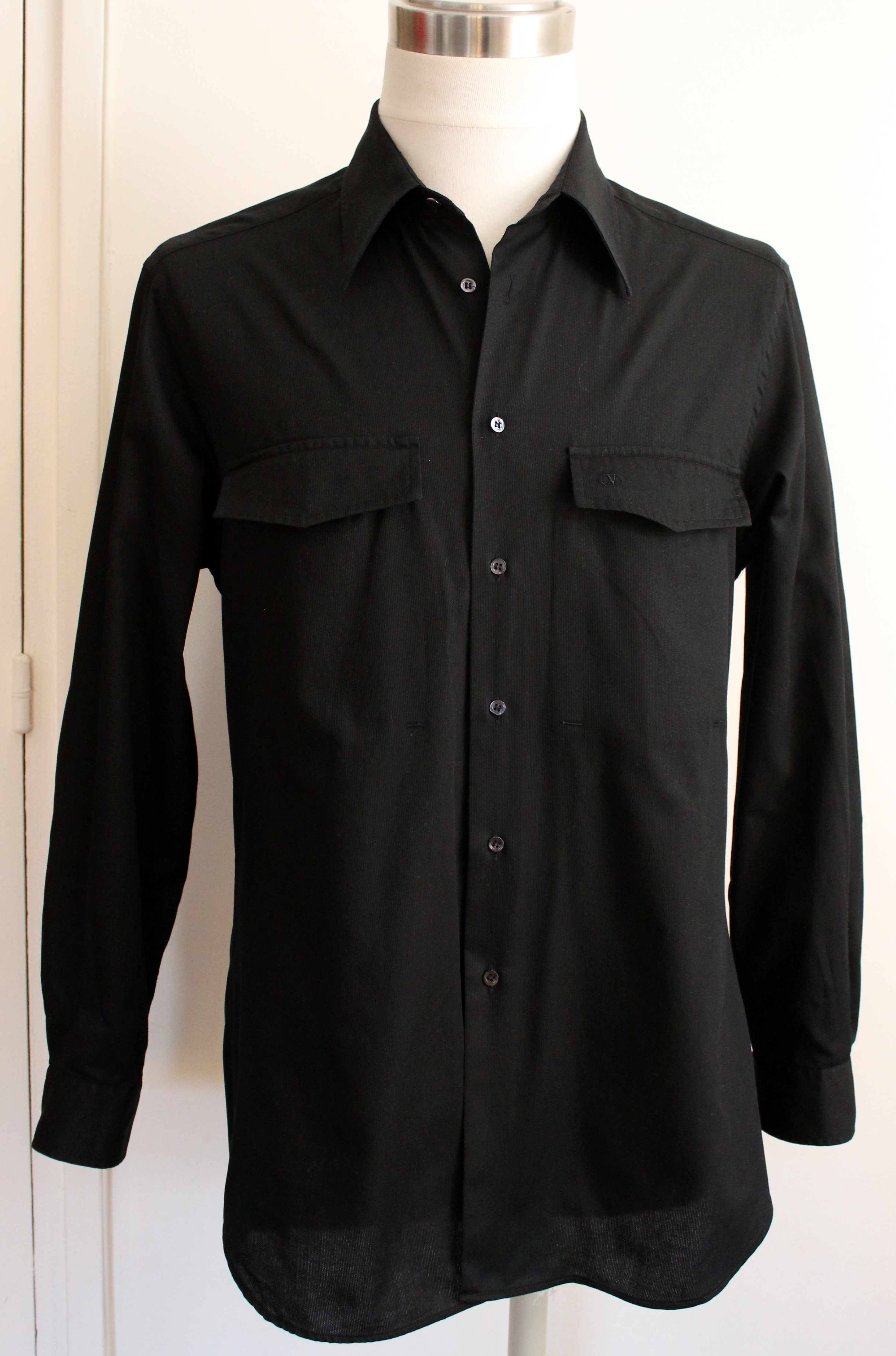 Chemise noire VALENTINO T.42 Fr 80 Issy-les-Moulineaux (92)