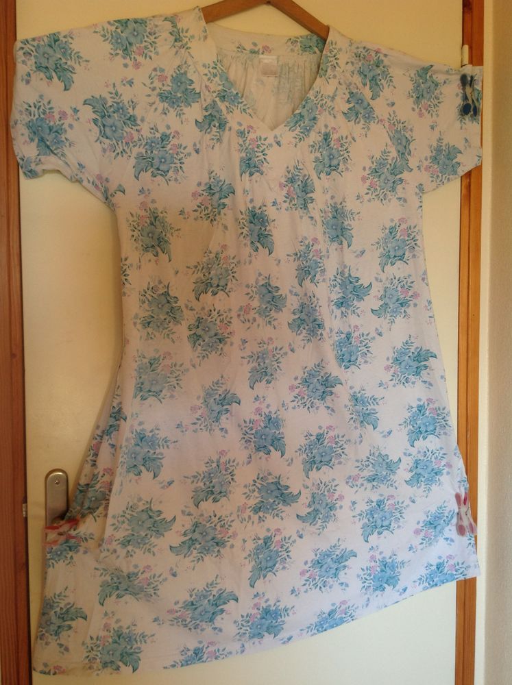 CHEMISE DE NUIT BLANCHE A? FLEURS BLEU CIEL 12 Tr�gunc (29)