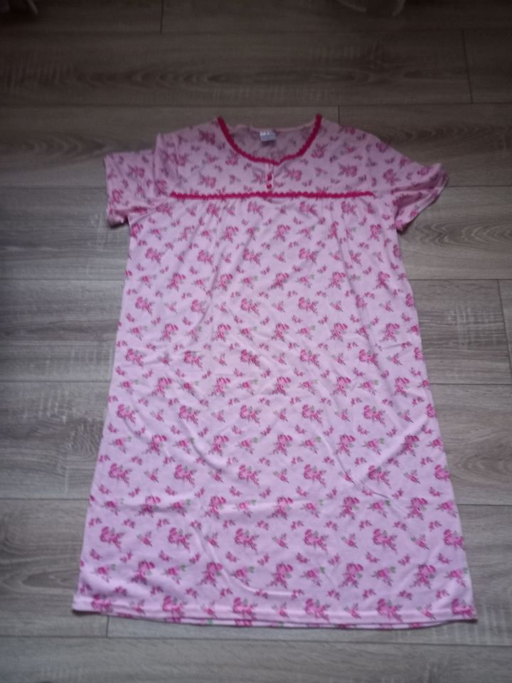 Chemise de nuit m. courtes rose et rouge  Anne de Lansay 6 Villiers (86)