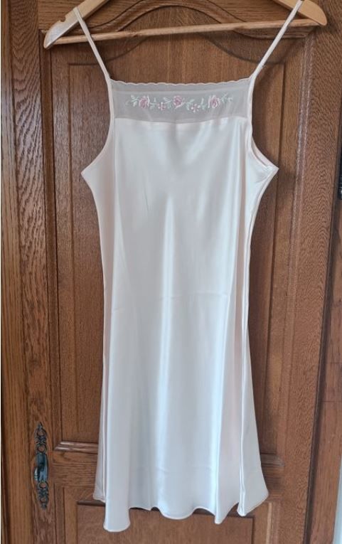 Chemise de nuit en soie (Femme) 59 Saint-Priest (69)