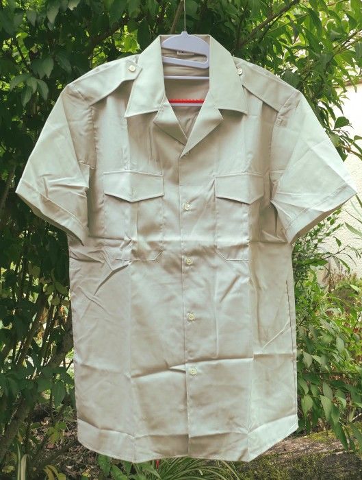 Chemisette uniforme beige taille 39 manches courtes 13 Saint-Philippe-du-Seignal (33)