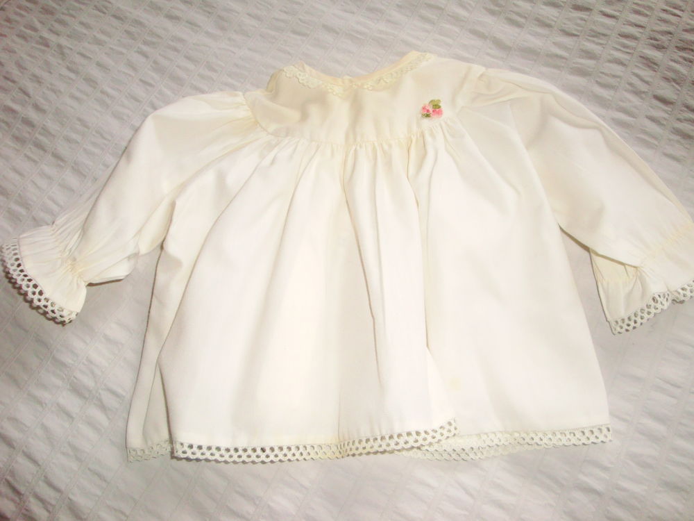 Chemisier de b�b� rose tr�s p�le 1er �ge 5 Nimes (30)