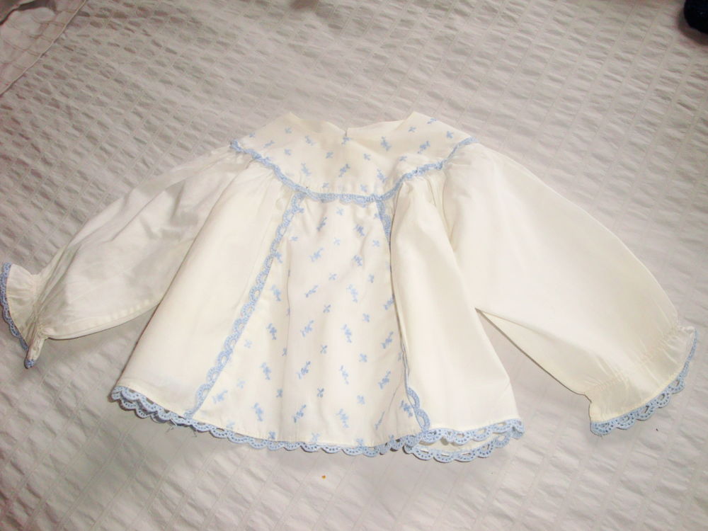 Chemisier  blanc avec broderies bleu 1er �ge 5 Nimes (30)