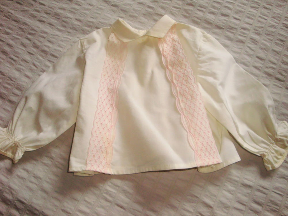 Chemisier blanc brod�  1er �ge 5 Nimes (30)