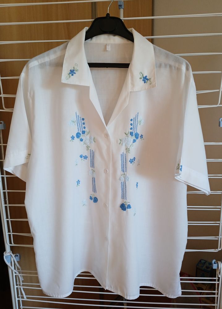 CHEMISIER BLANC MANCHES COURTES BRODERIE FLEURS 6 Nevers (58)