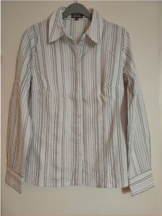Chemisier blanc rayures gris argent�  Clara Vitti  T42 4 Montigny-le-Bretonneux (78)