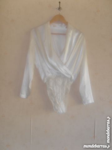 Chemisier body satin en dentelle (59) 30 Tours (37)