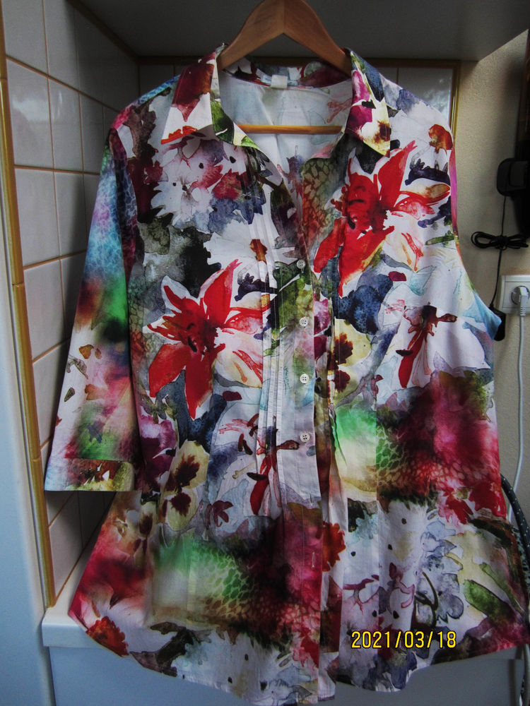 chemisier fleuri tr�s color� - 20 Saint-Alban-de-Roche (38)