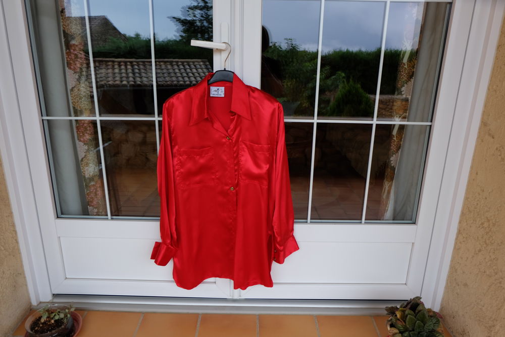 Chemisier rouge satin brillant 5 Saint-�tienne-des-Sorts (30)