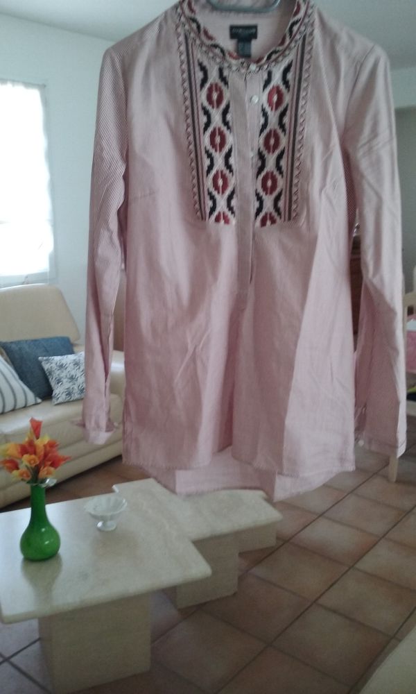 chemisier.    t�l�phone:0490270425 8 B�darrides (84)