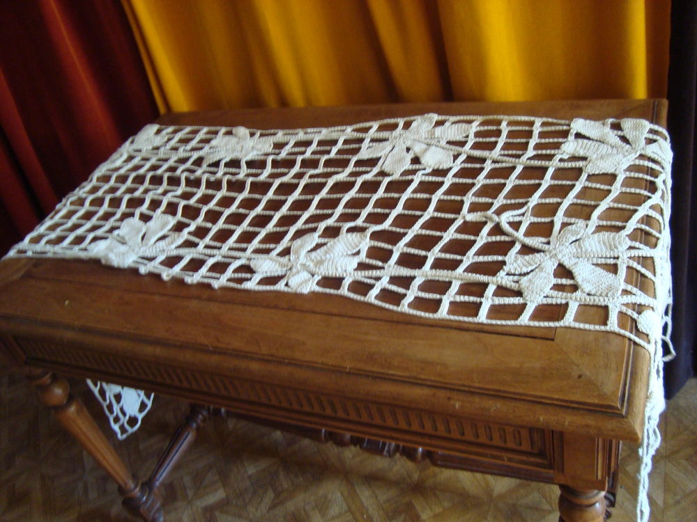 Chemln de table ancien
180/44 cm 15 Villev�que (49)