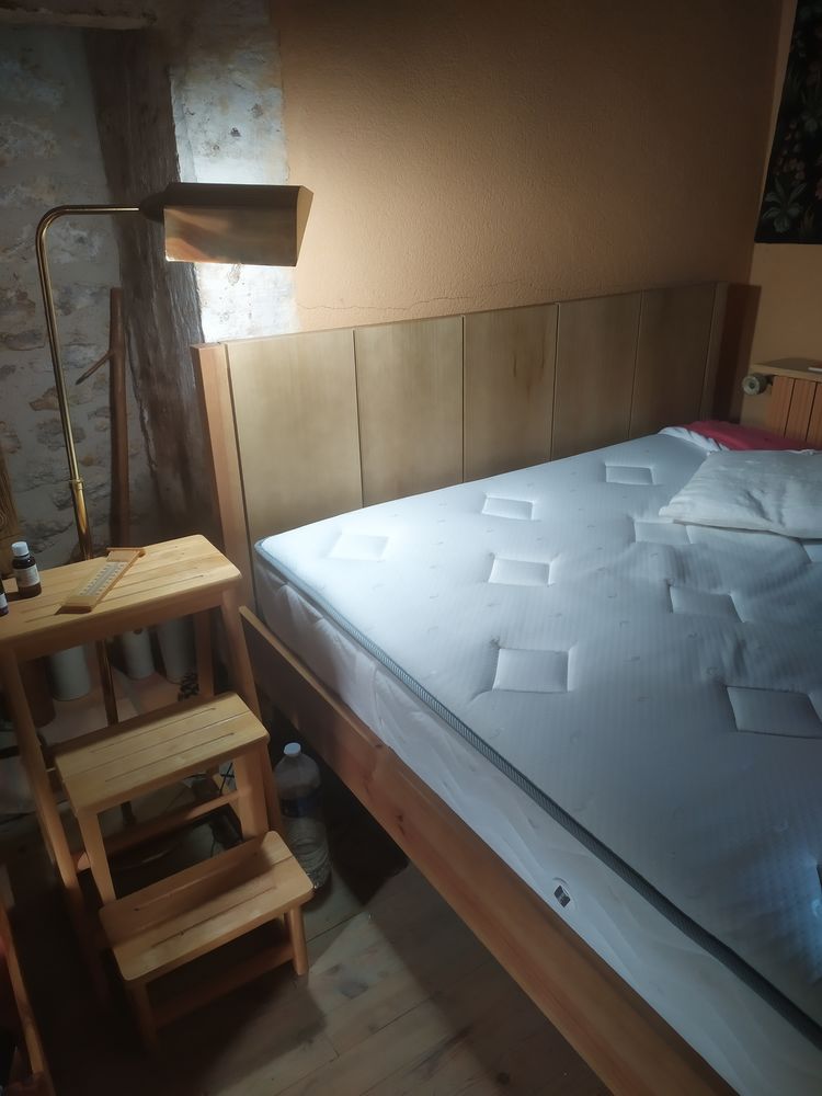 lit  ch�ne clair 140/190 quasi neuf 750 Lacour (82)