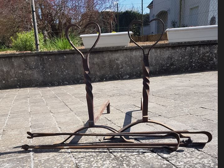 2 Chenets, fabrication artisanale en fer forg�
50 Briis-sous-Forges (91)