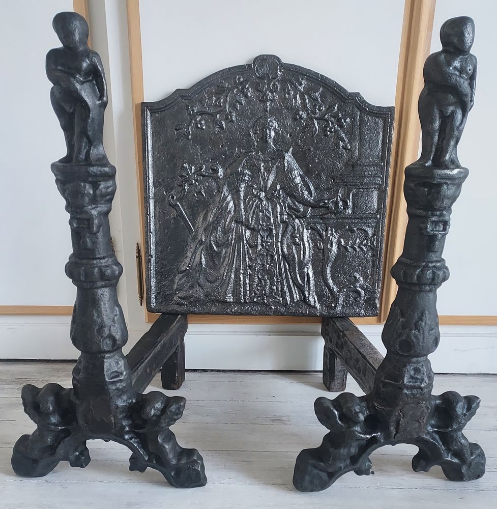 Chenets et plaque de chemin�e en fonte 900 Mirecourt (88)