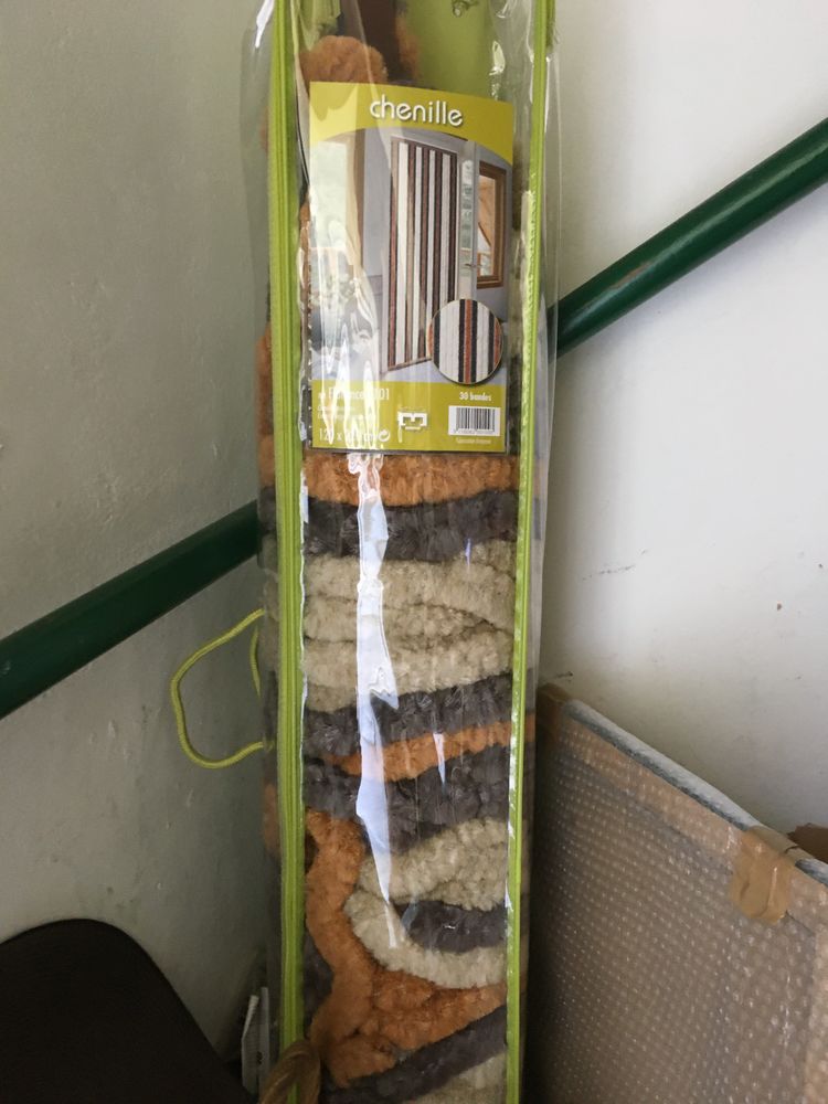 chenille de porte. 50 Pont-Saint-Esprit (30)