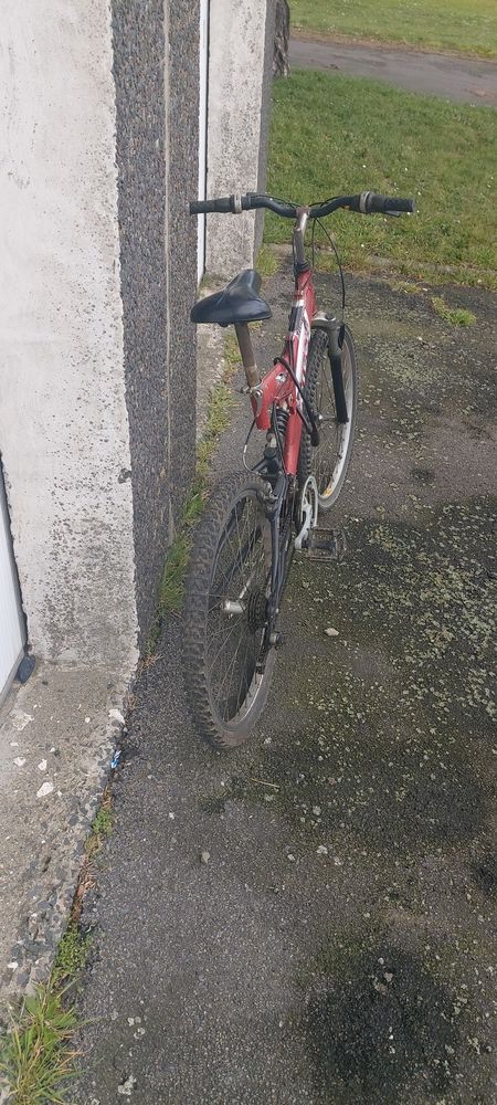 Av vtt PAS CHER 
A VENIR CHERCHER svp 0 Saint-Hilaire-du-Harcou�t (50)