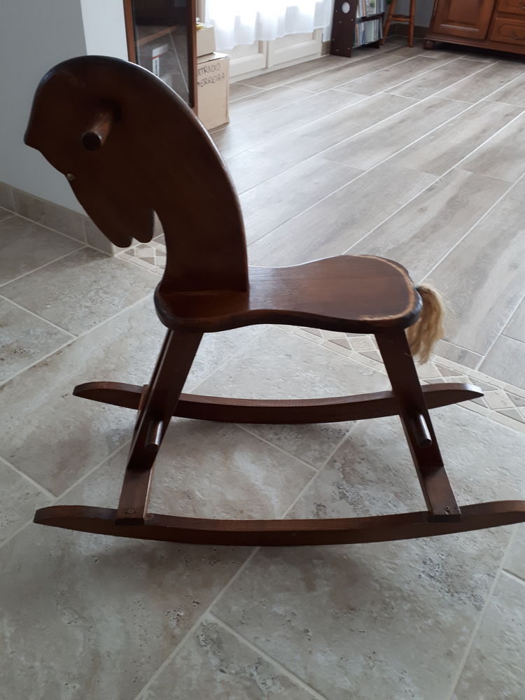 Cheval � bascule en bois 30 Liancourt (60)