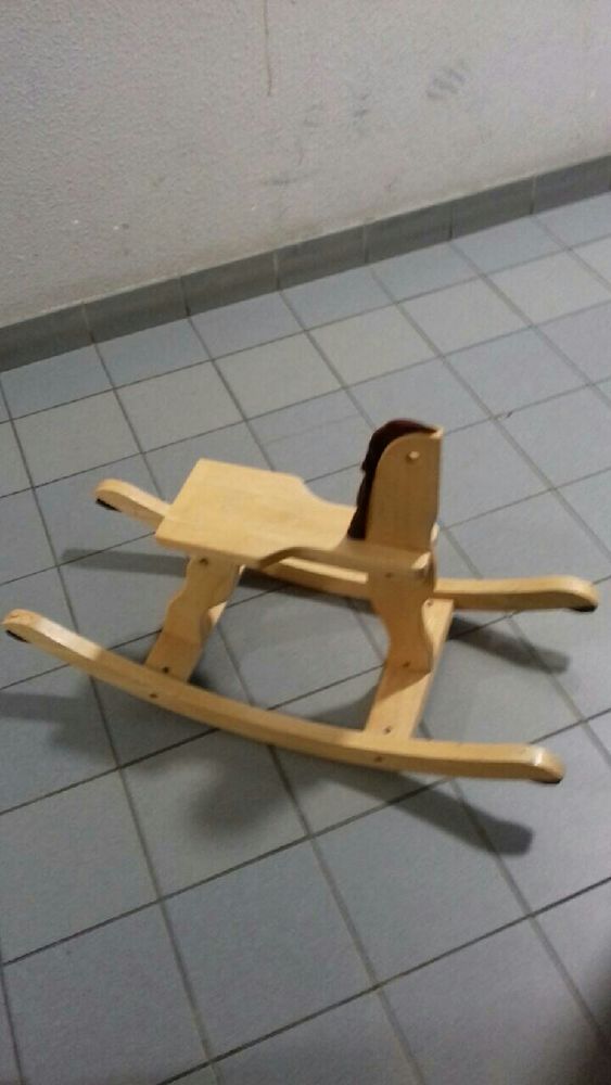 cheval a bascule en bois 2 Craponne (69)