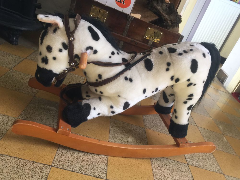 UN CHEVAL A BASCULE POUR ENFANT 15 Balbigny (42)